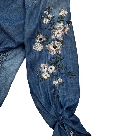 Vintage X America Soft Chambray Floral Embroidered Button Down Top Women's Small - Picture 5 of 8